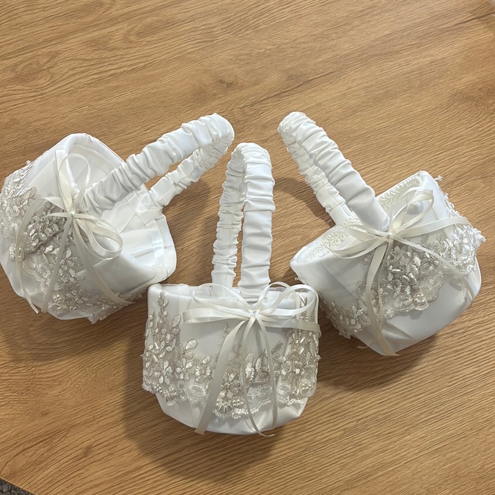 Ivory Flower Girl Baskets With Lace